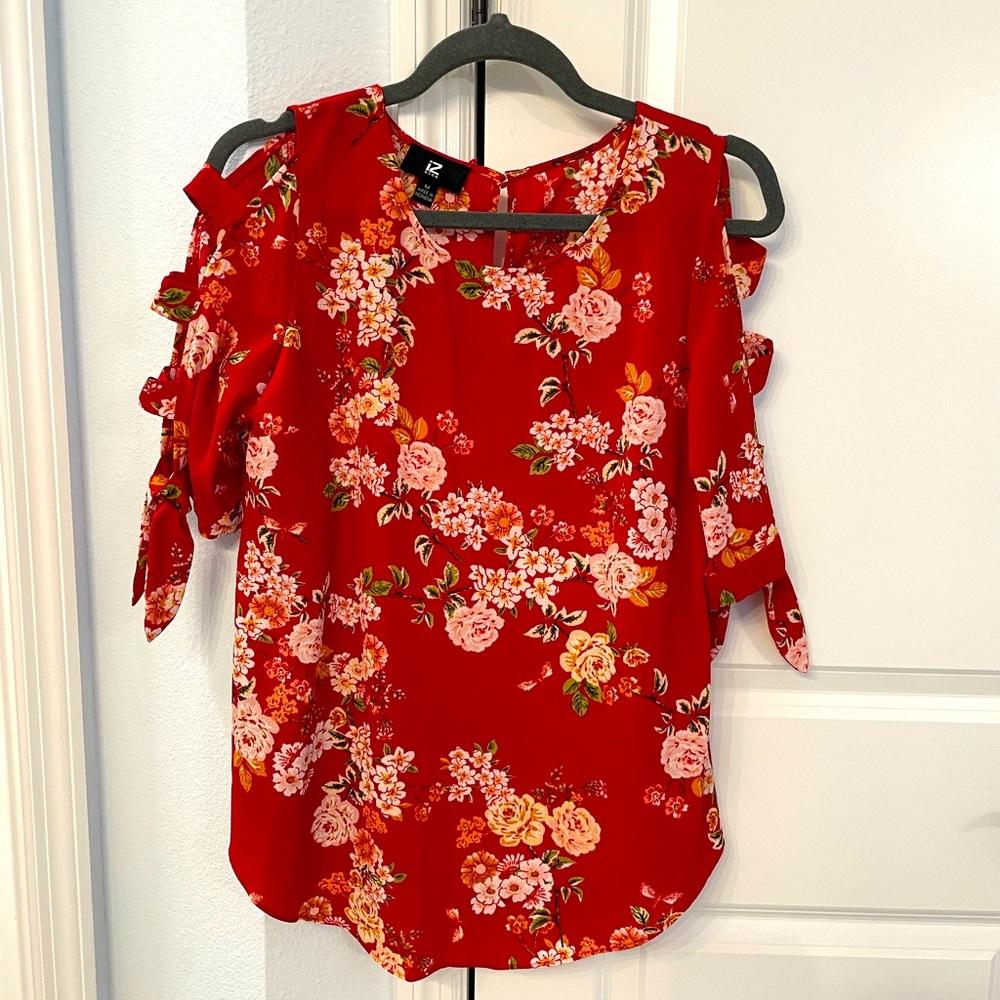 IZ Byer cut out sleeve blouse
